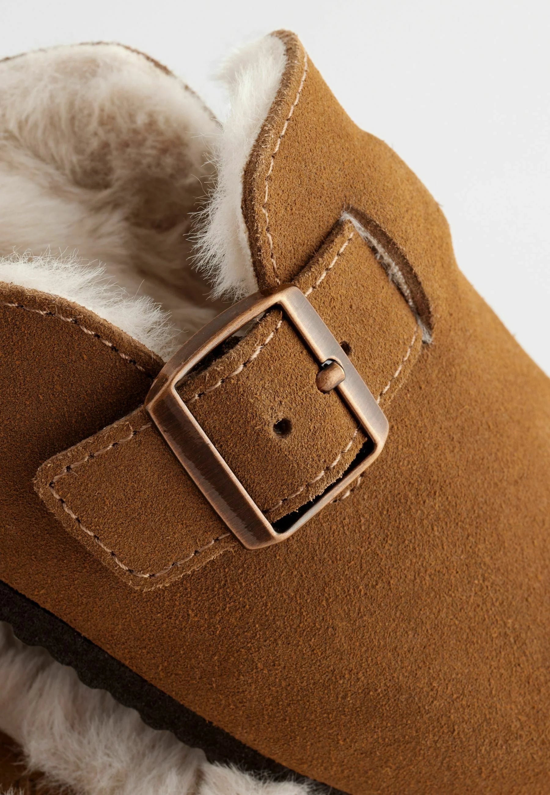Sabot en cuir Suède Boston à Fourrure fermé | Terre d’Ombre