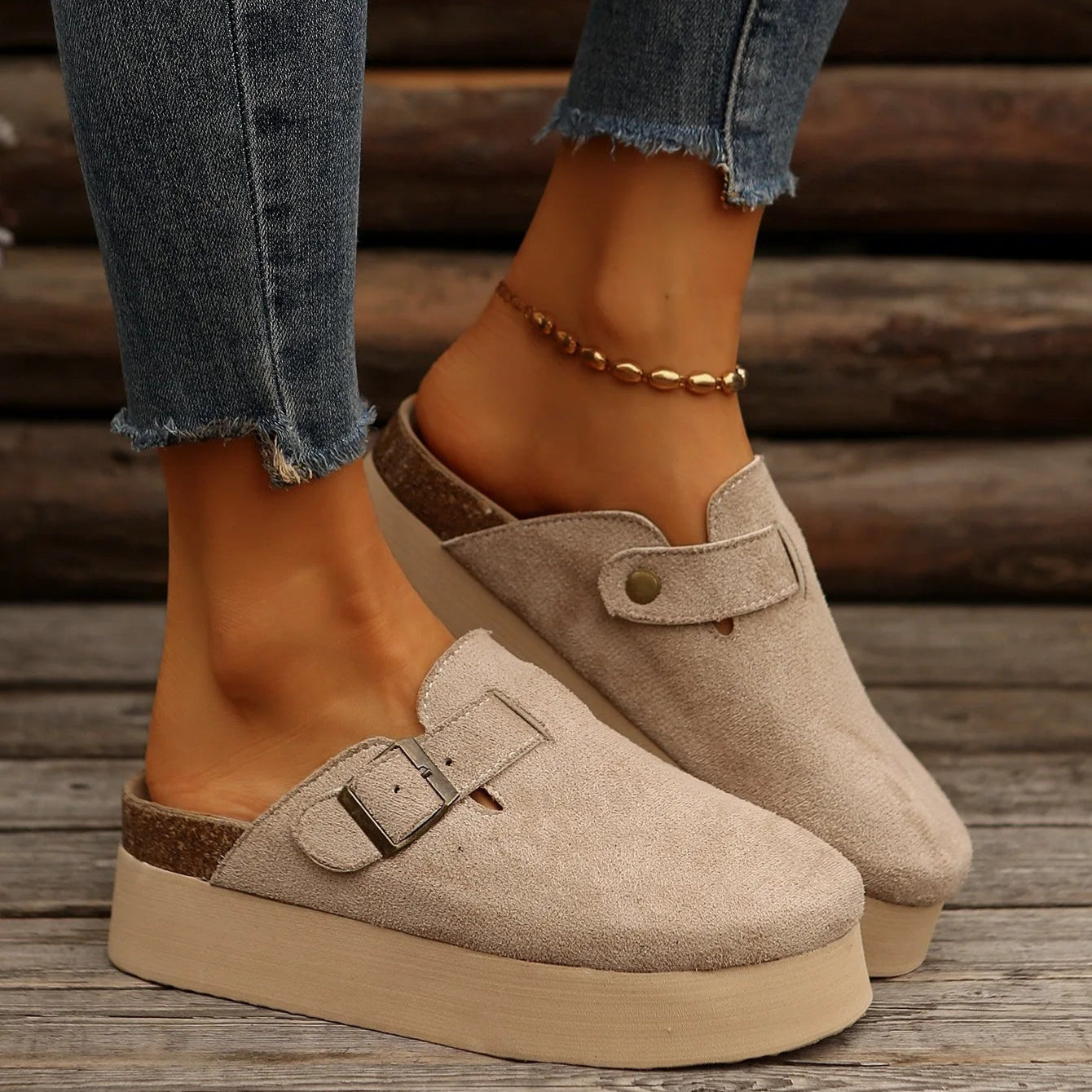Sabot pour femme Suède à talon léger | Beige