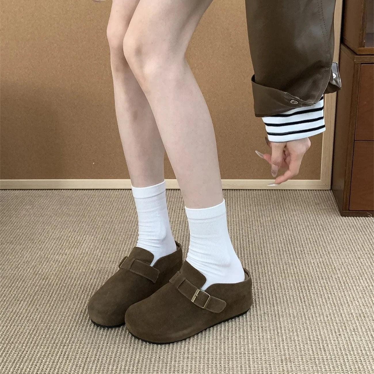 Sabot pour femme en cuir Suède Hudson fermé | Brun Sombre