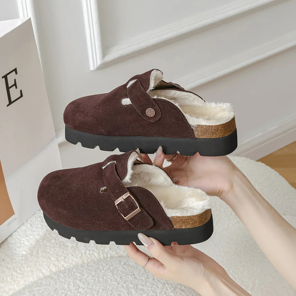 Sabot en cuir Suède Boston à Fourrure fermé | Opale Noire