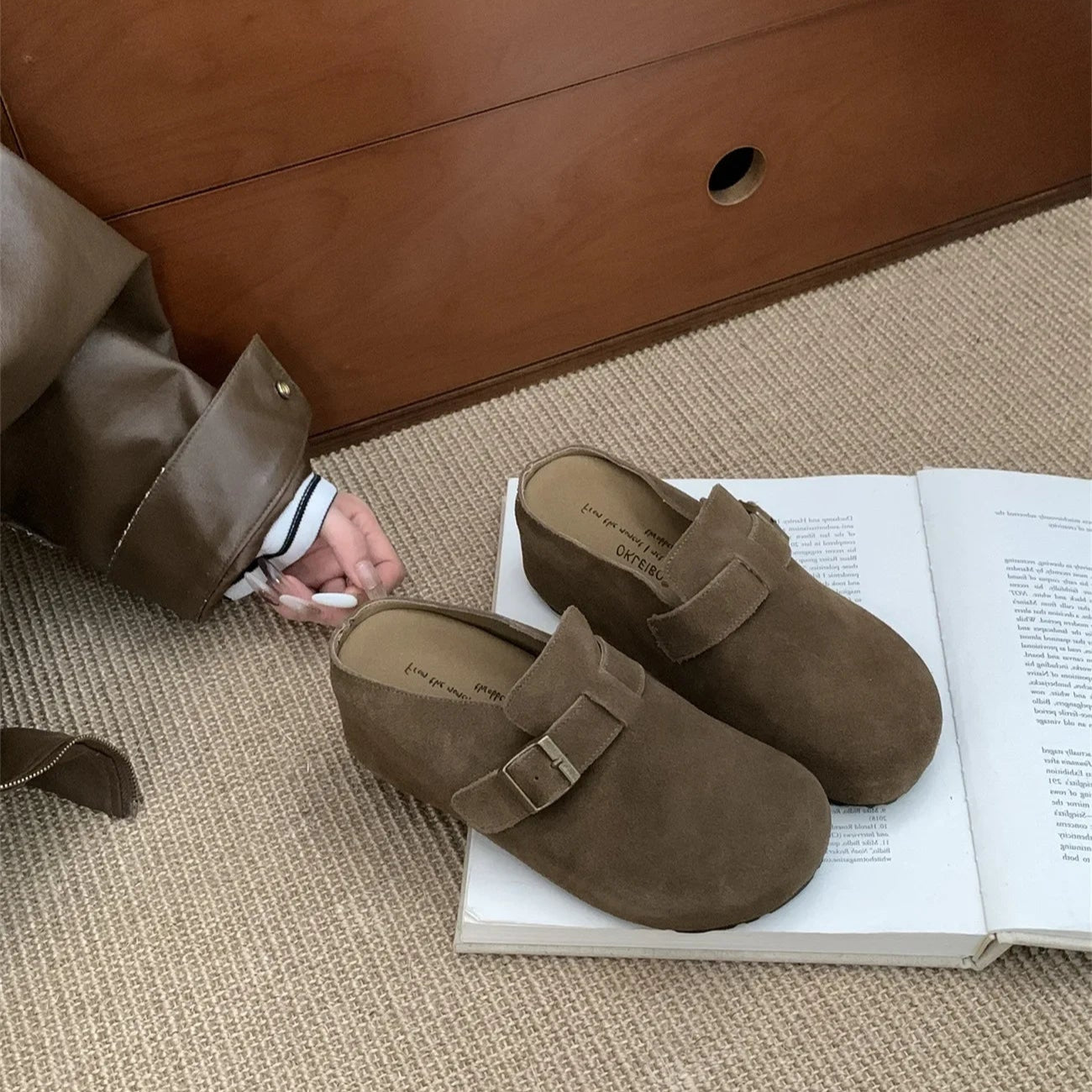 Sabot pour femme en cuir Suède Hudson fermé | Brun Sombre